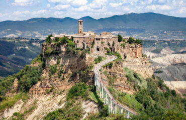 Civita-di-Bagnoregio-e-la-Valle-dei-Calanchi